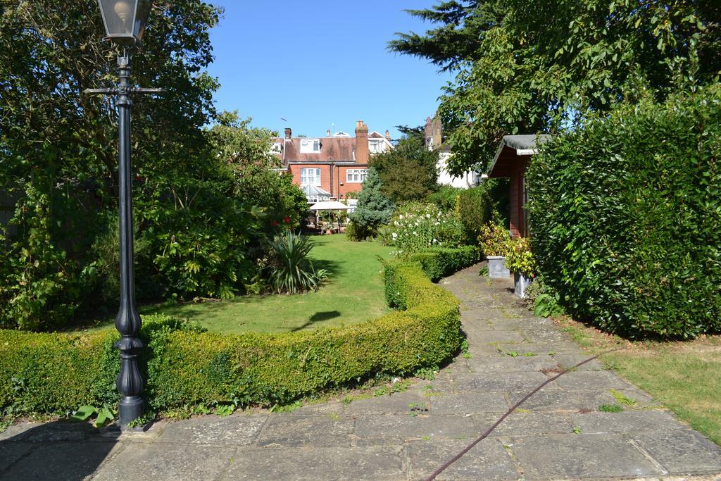 Cranleigh Hotel Reigate Exterior photo